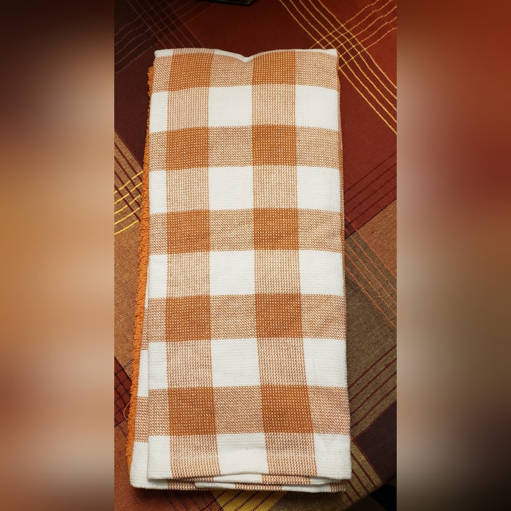 NWT Set of Two Kitchen Towels - Picture 2 of 4